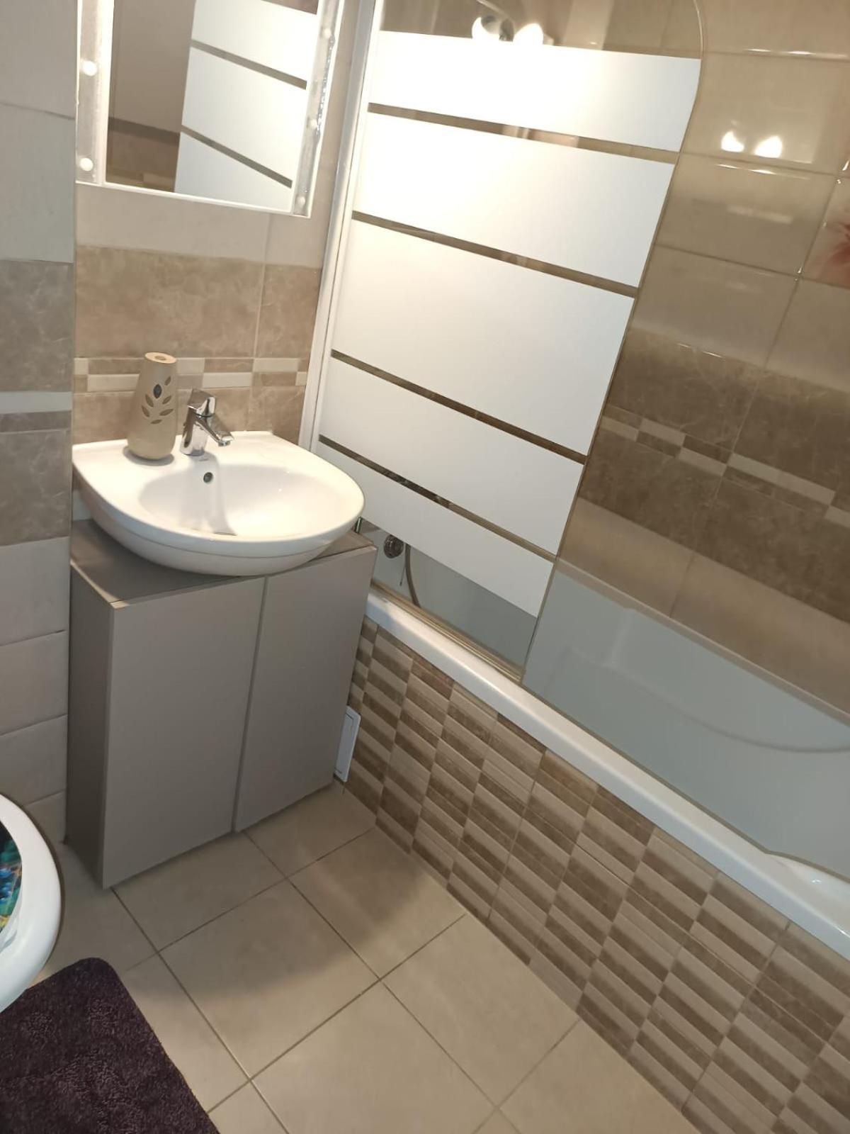 Apartament Regim Hotelier Elis Braşov Esterno foto
