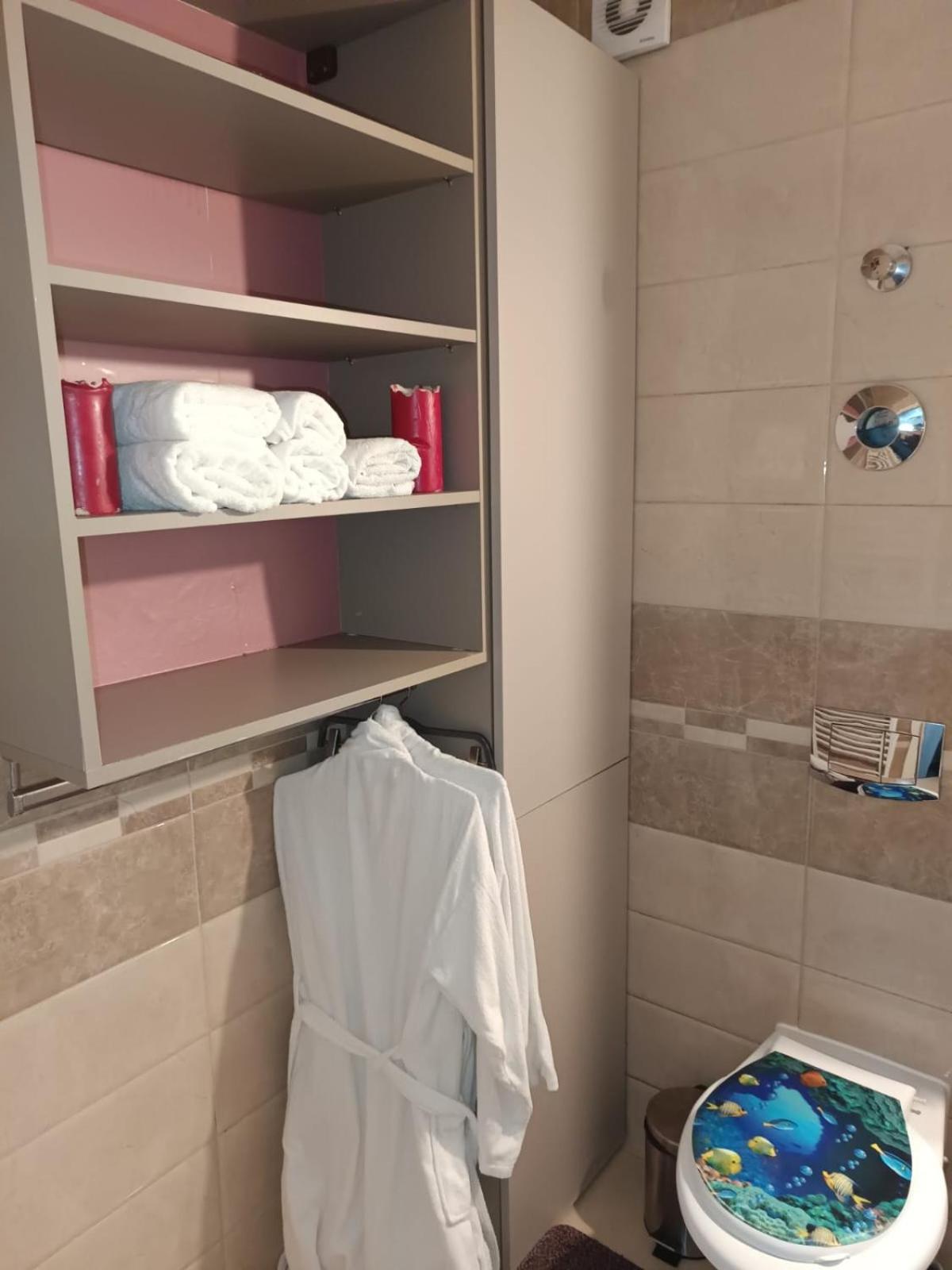 Apartament Regim Hotelier Elis Braşov Esterno foto